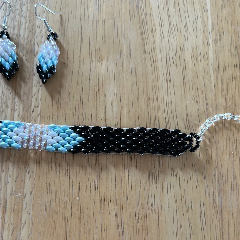 Handmade Matching Bracelet & Earring Set 👧